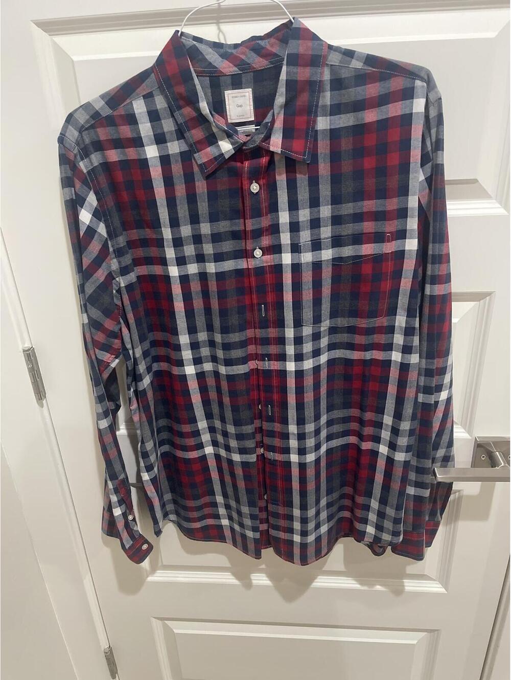 Gap XL Plaid Button-Up Shirt